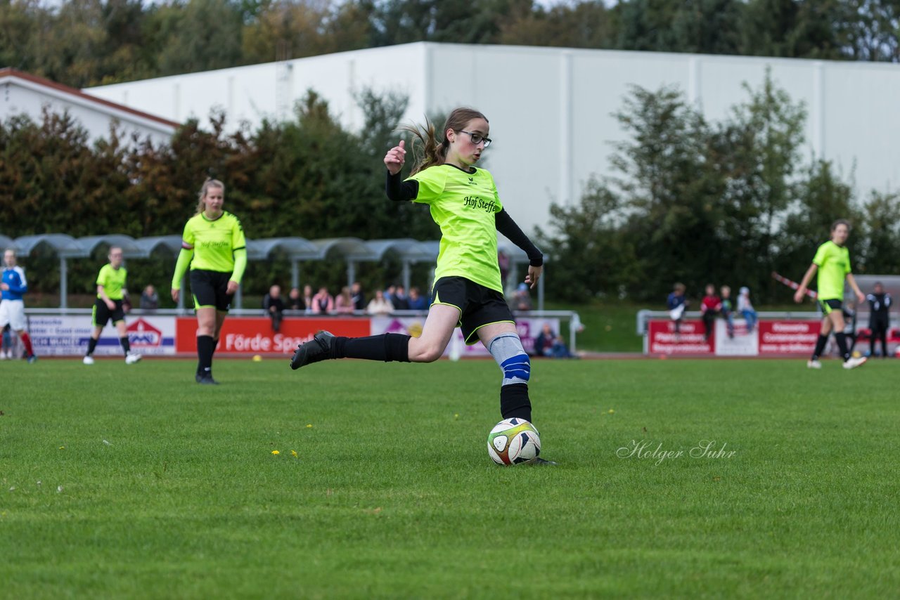 Bild 111 - B-Juniorinnen TSV Schoenberg - Holstein Kiel : Ergebnis: 0:23